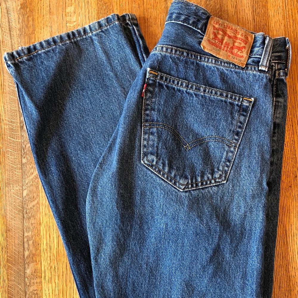 Levi's 505 (men's) 32 x 34 straight leg medium-wash blue jeans